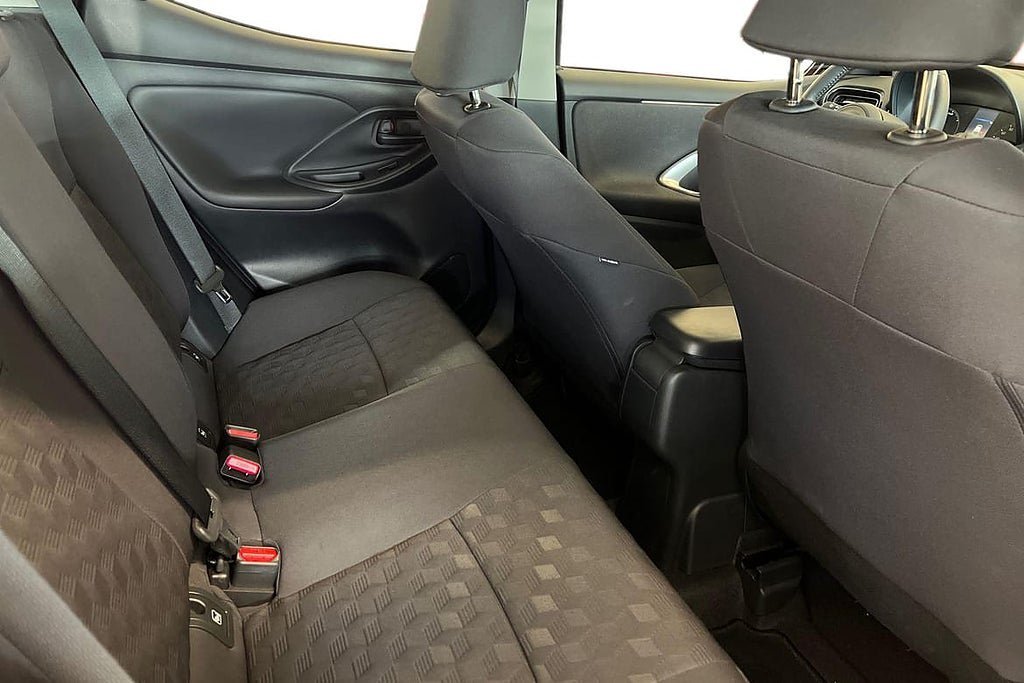 Vehicle Image 9