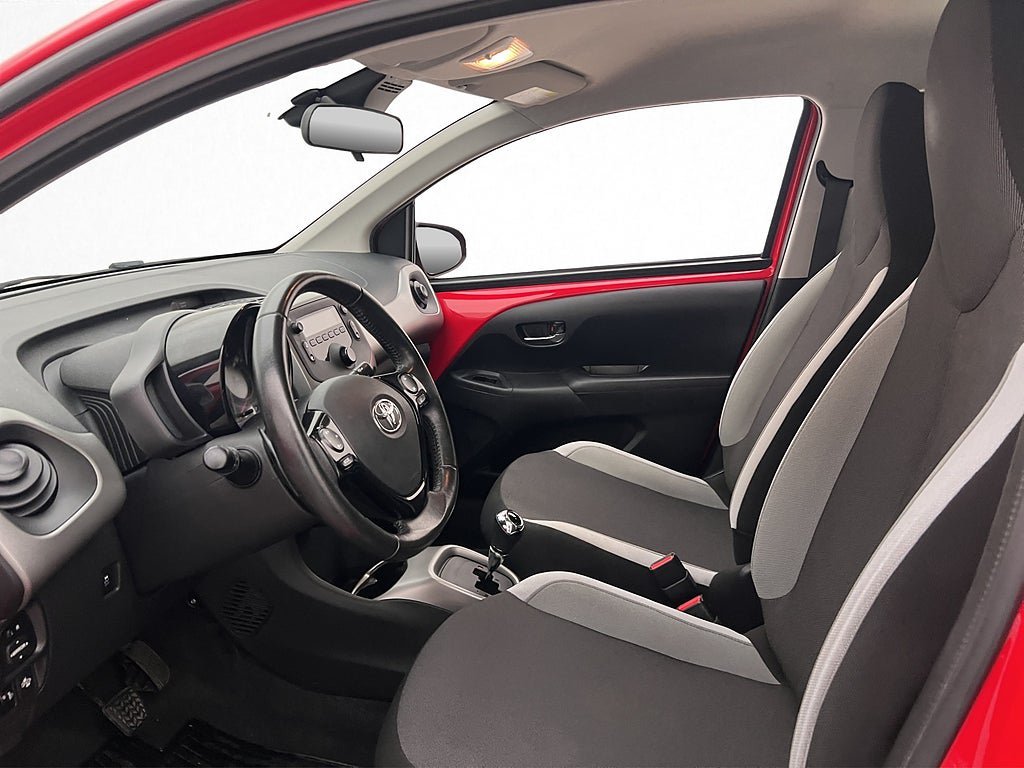 Vehicle Image 11