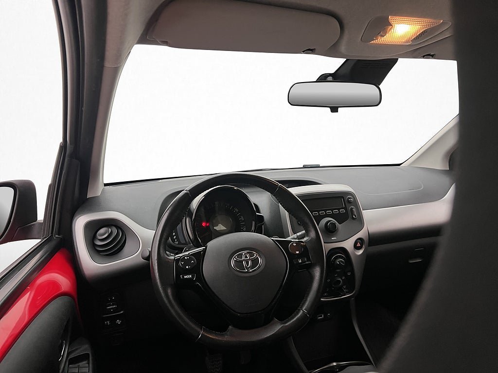 Vehicle Image 12