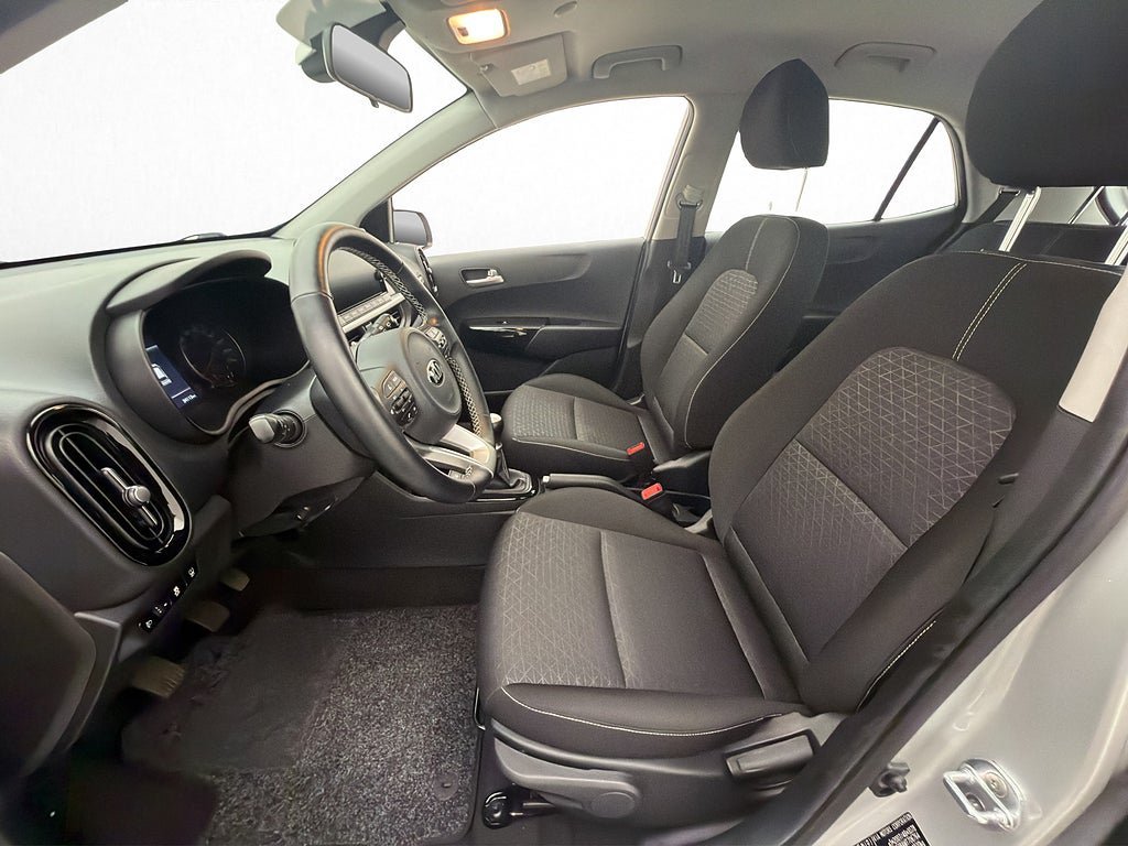 Vehicle Image 11