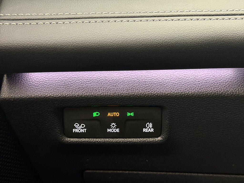 Vehicle Image 16