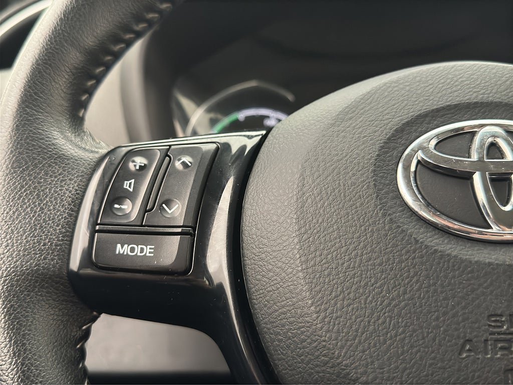 Vehicle Image 16