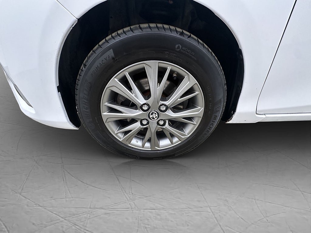 Vehicle Image 30