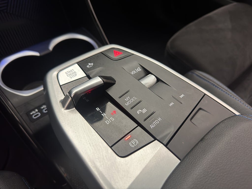 Vehicle Image 25