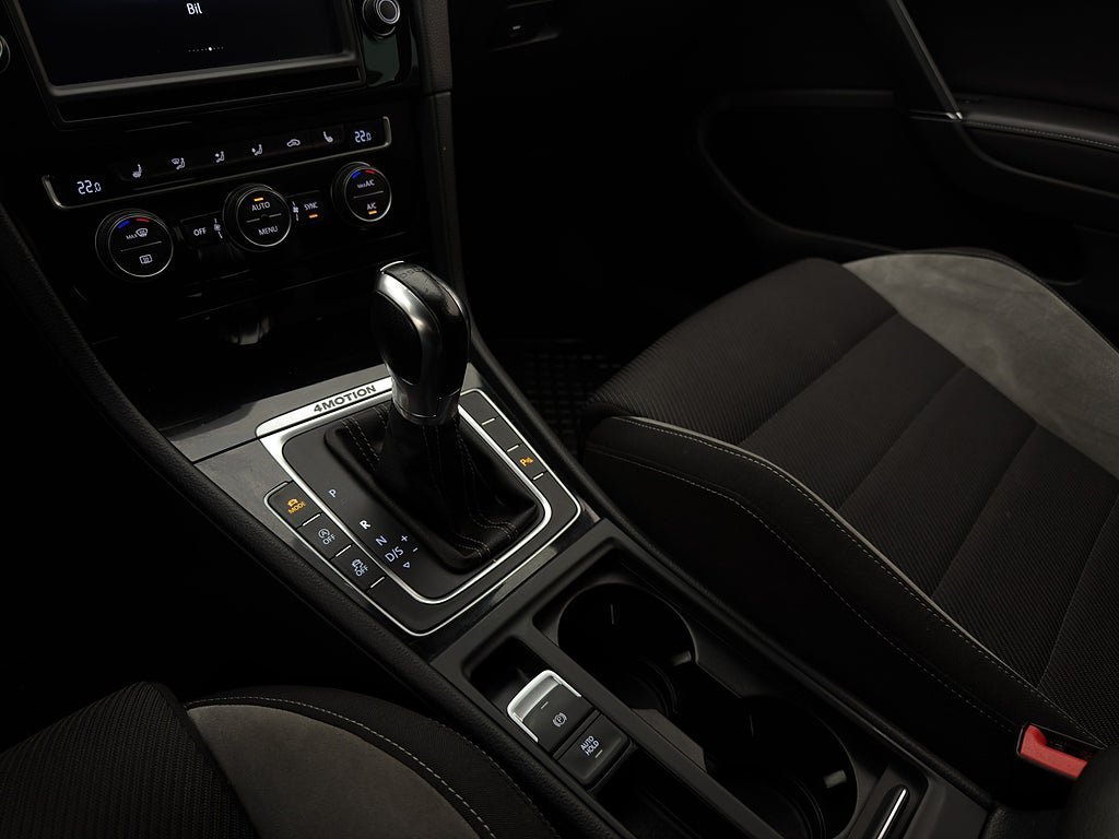 Vehicle Image 25