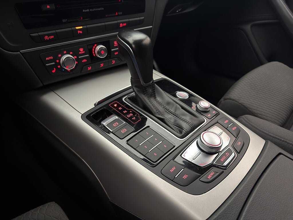 Vehicle Image 25