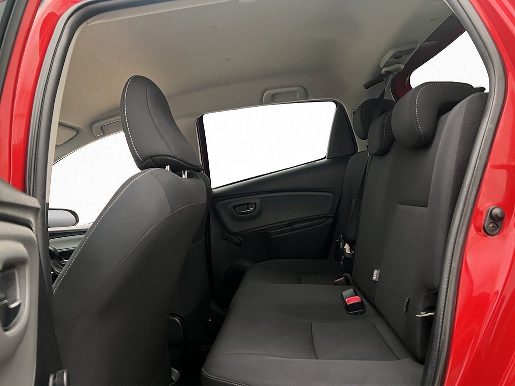 Vehicle Image 25