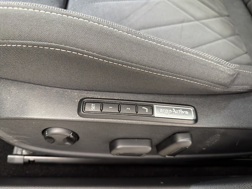 Vehicle Image 26