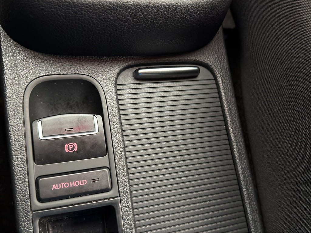 Vehicle Image 25