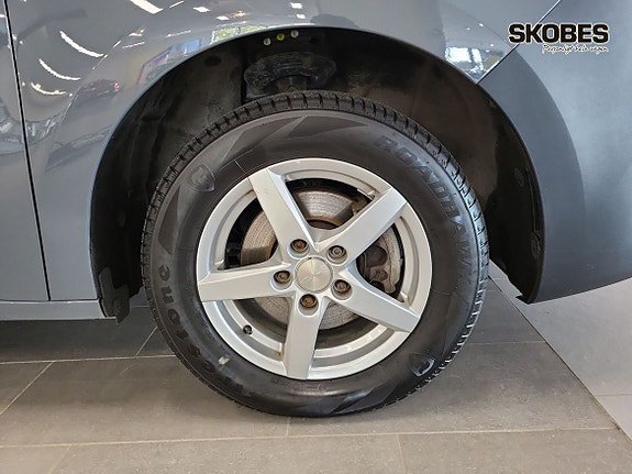 Vehicle Image 16