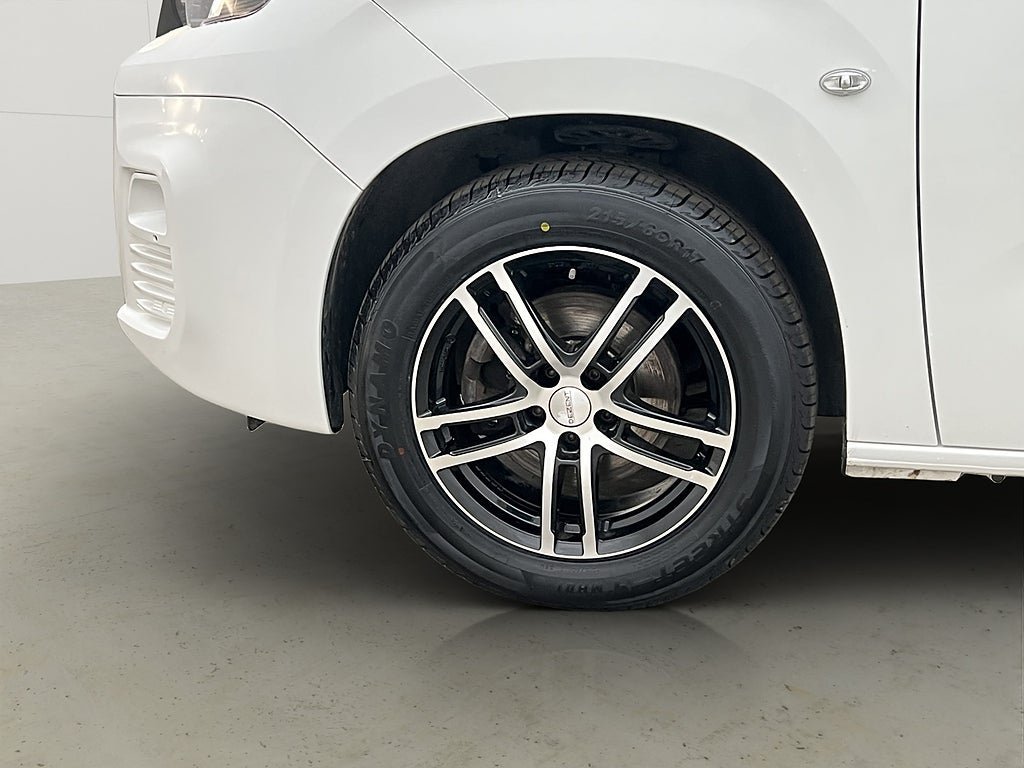 Vehicle Image 30