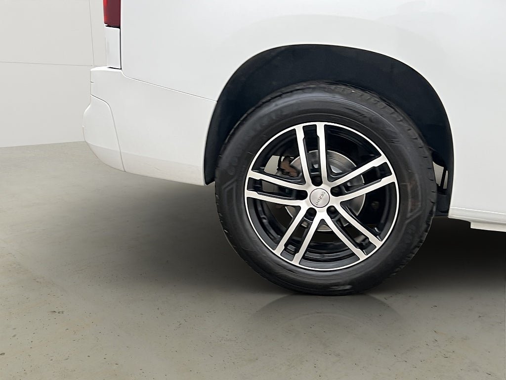 Vehicle Image 32