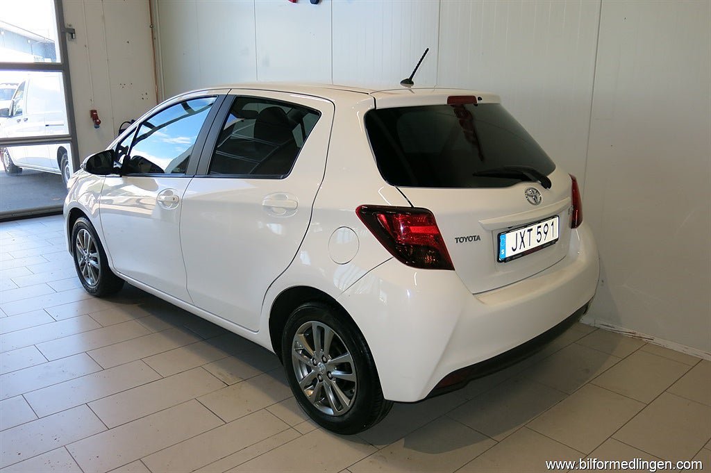 Vehicle Image 6