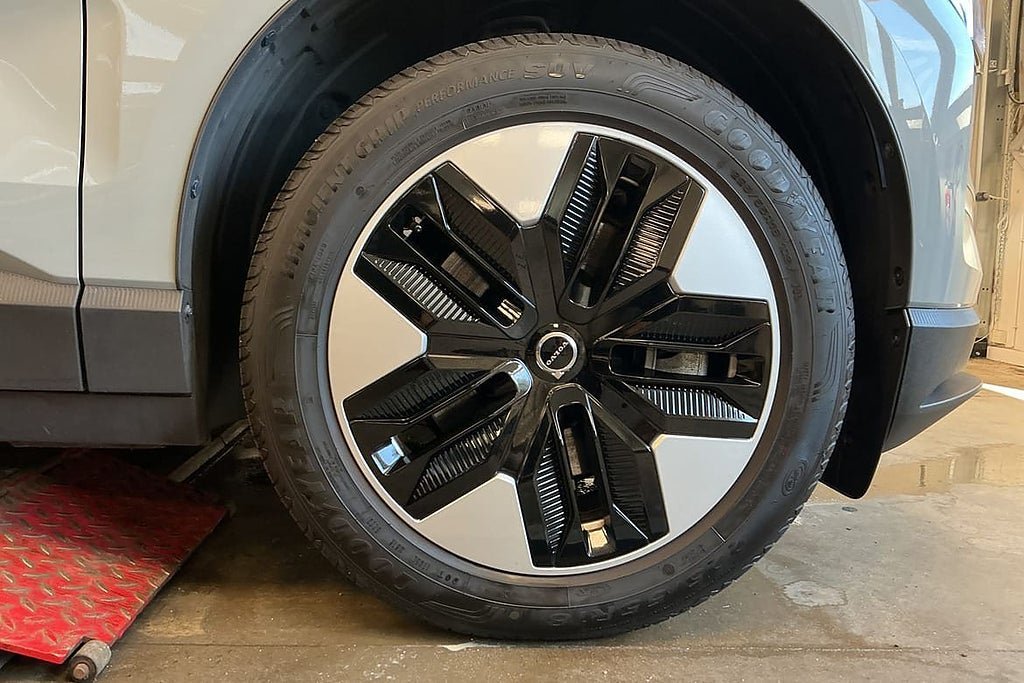 Vehicle Image 17