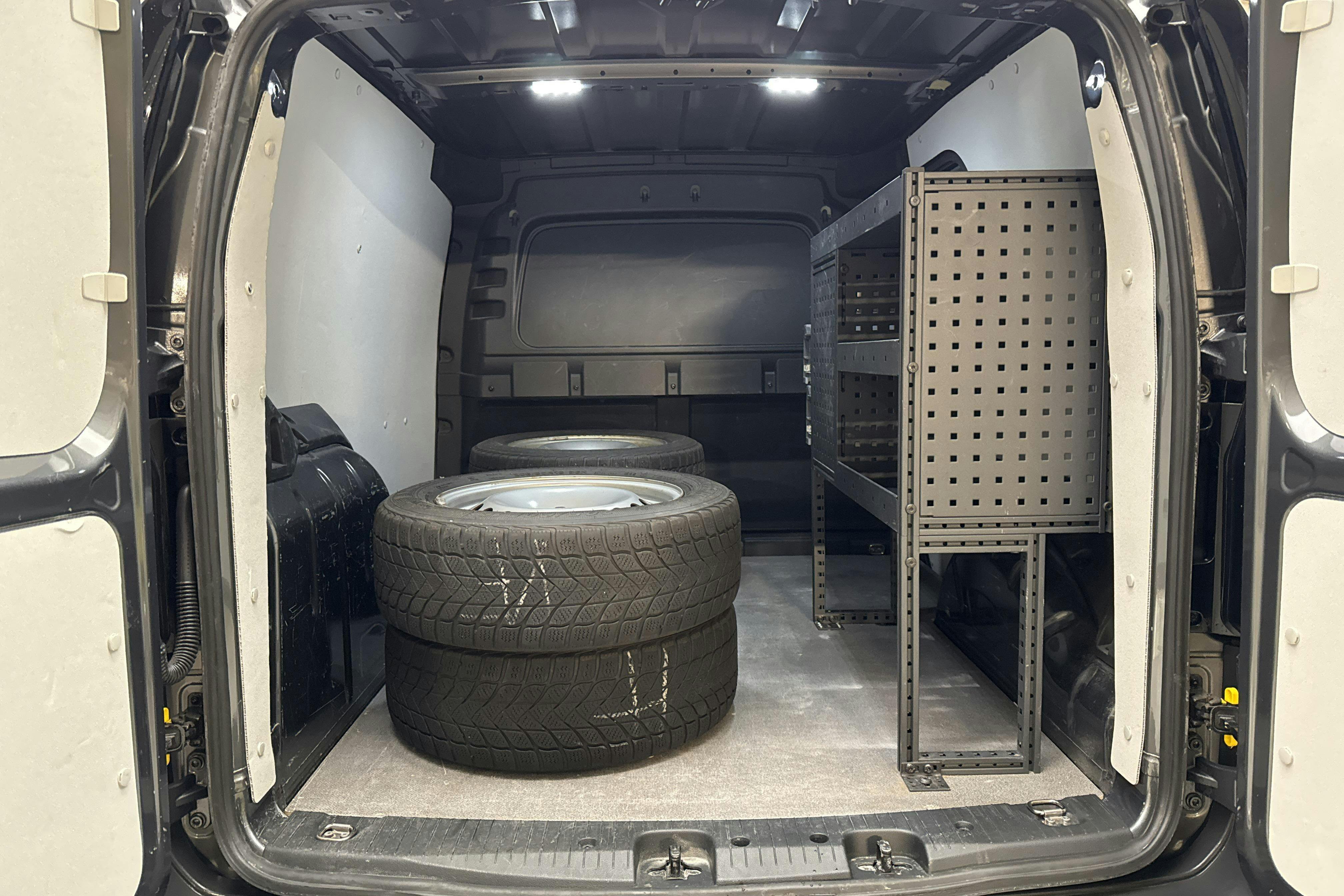 Vehicle Image 8