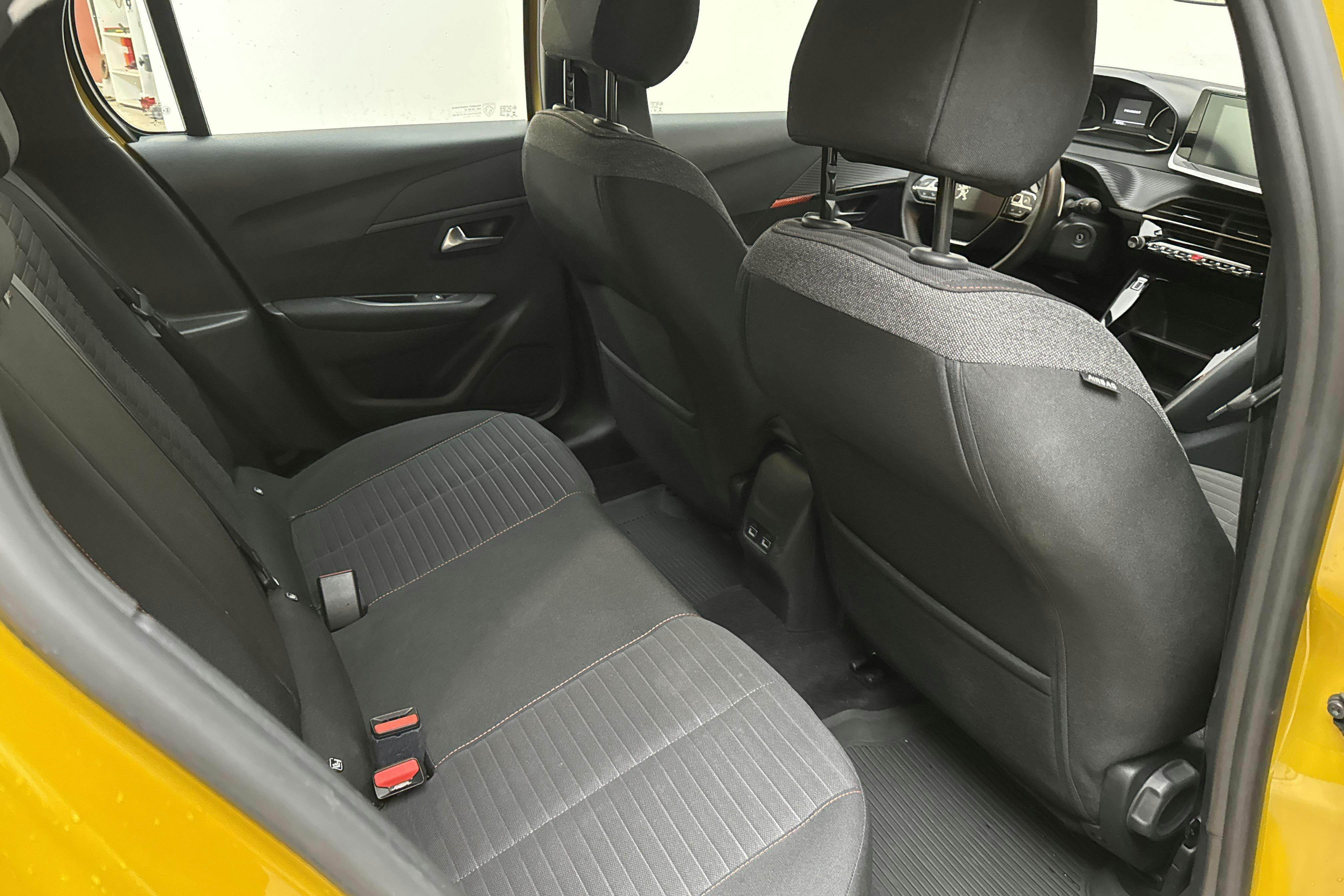 Vehicle Image 8