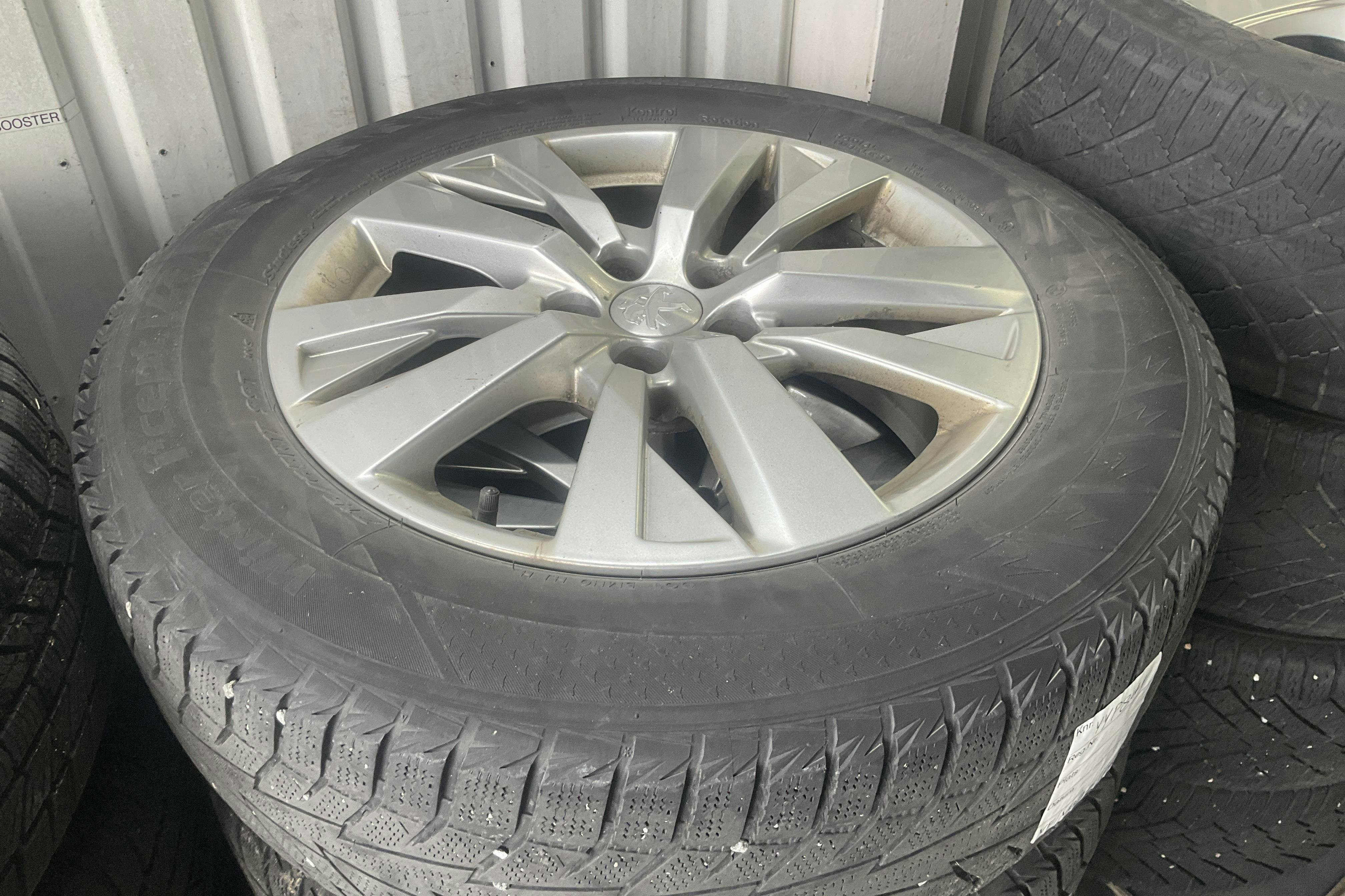 Vehicle Image 15
