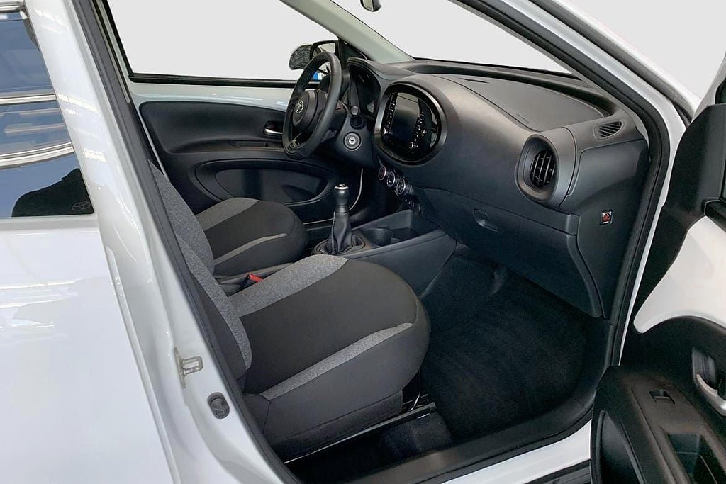 Vehicle Image 9