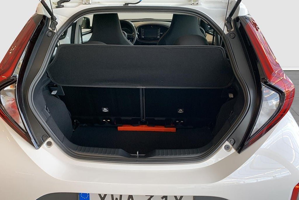 Vehicle Image 13