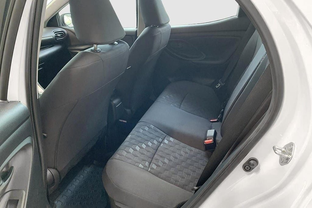 Vehicle Image 9