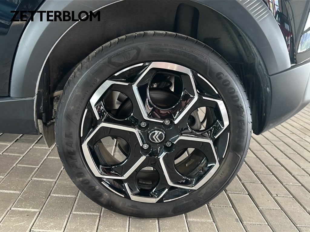 Vehicle Image 13
