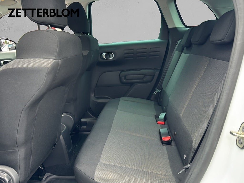 Vehicle Image 9