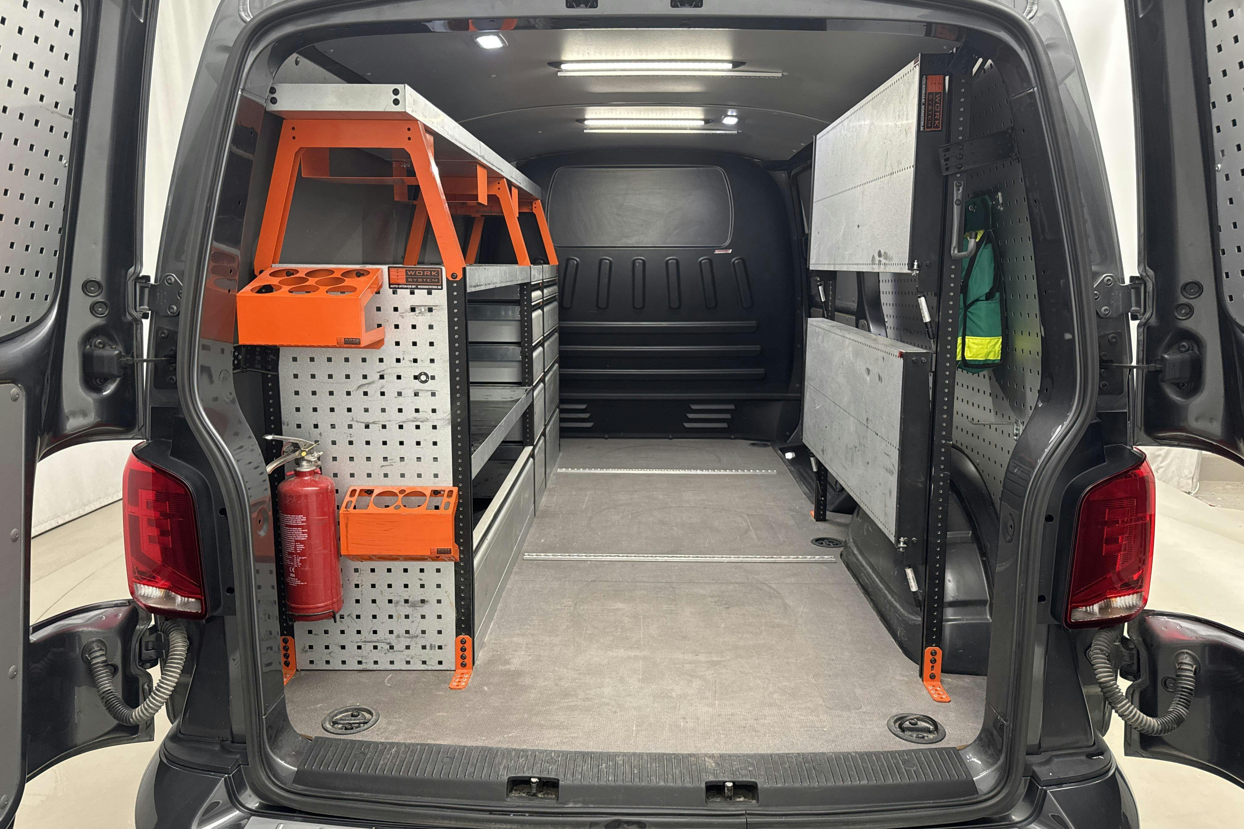 Vehicle Image 9