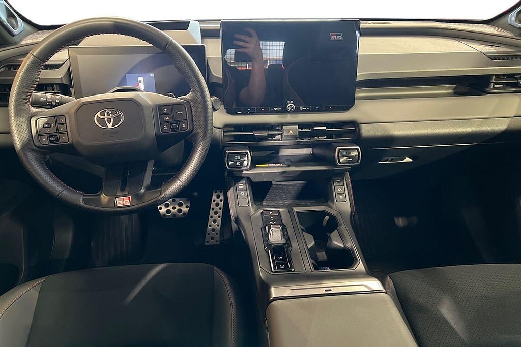 Vehicle Image 10