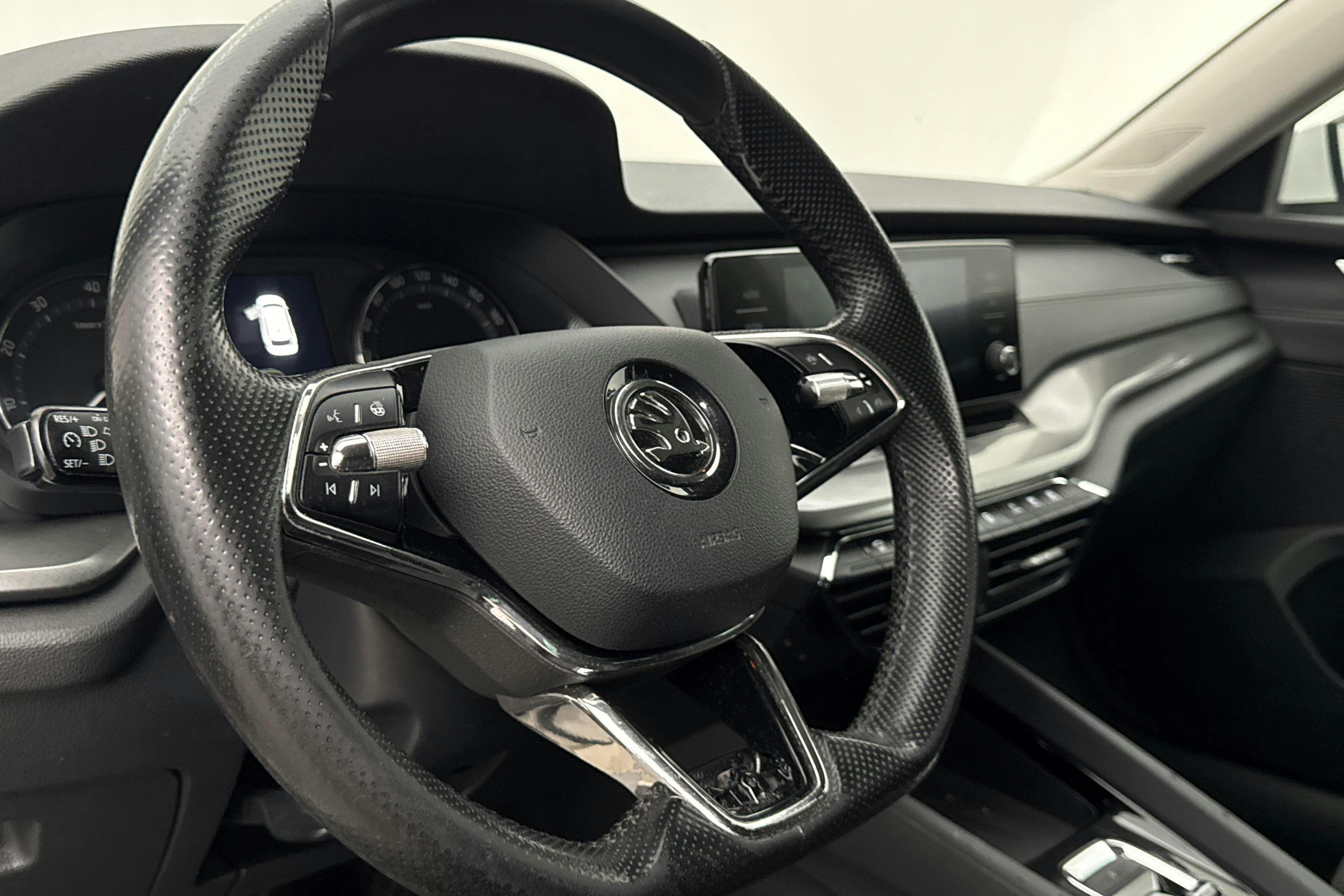 Vehicle Image 15