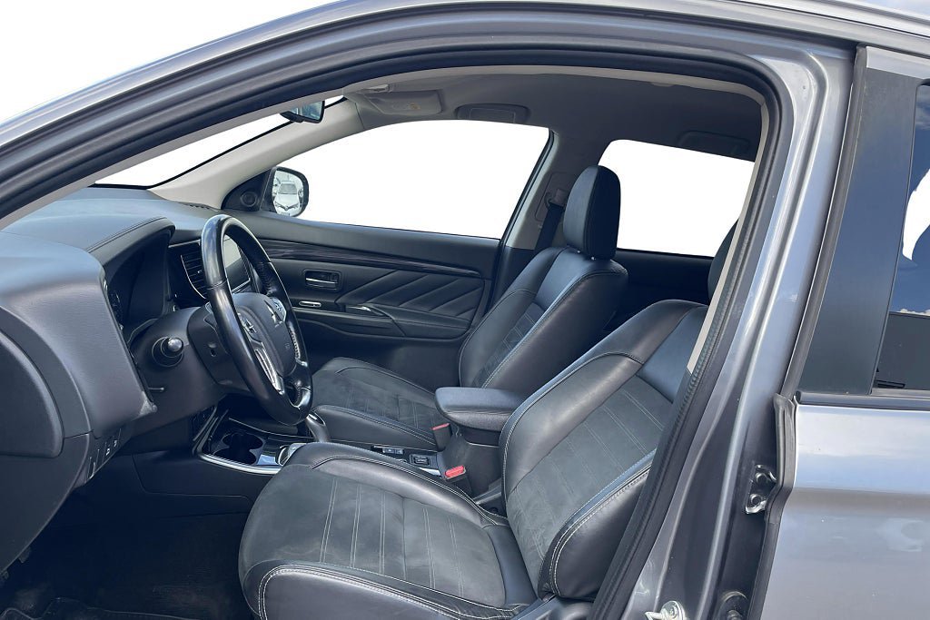 Vehicle Image 13
