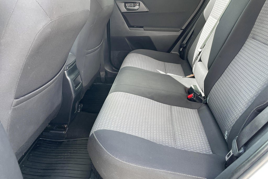 Vehicle Image 16