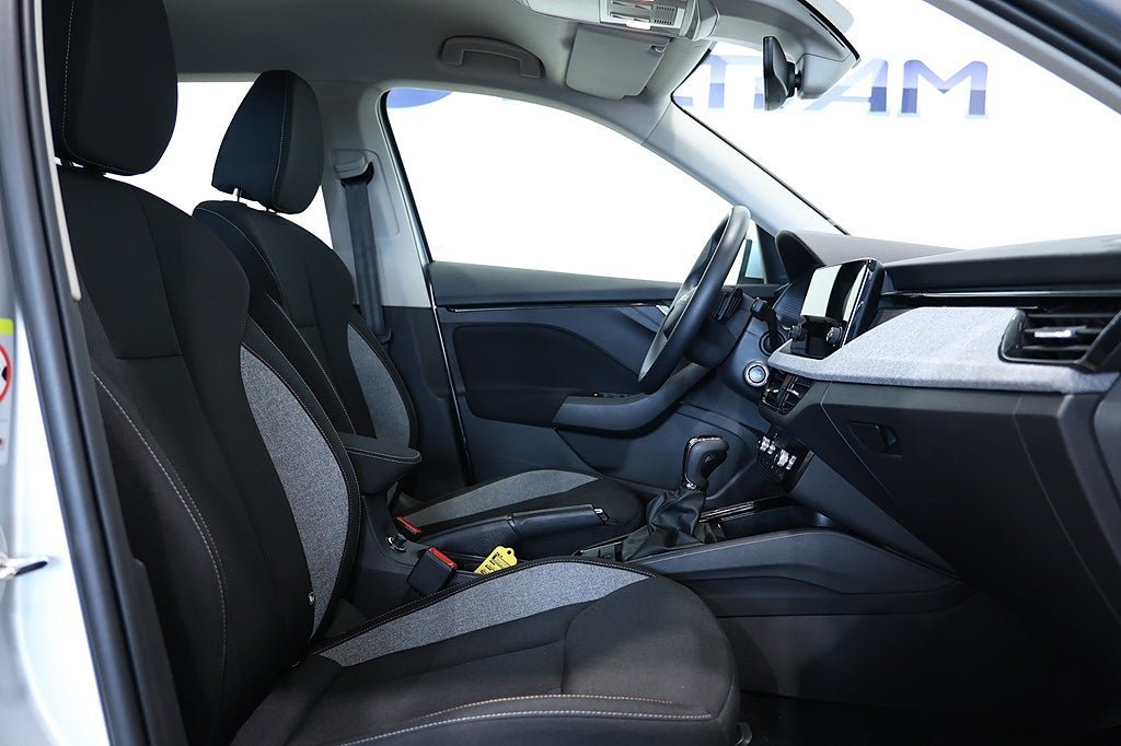 Vehicle Image 16