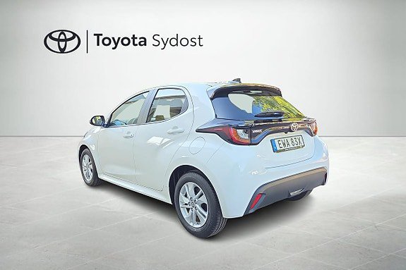 Vehicle Image 16