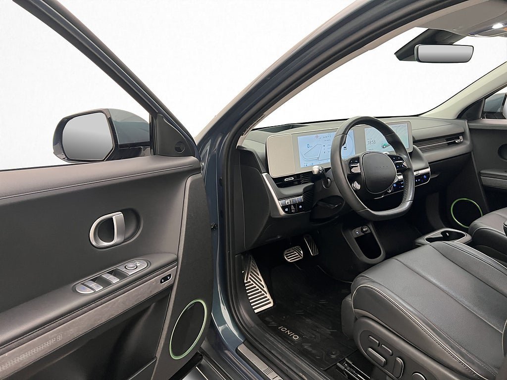 Vehicle Image 9