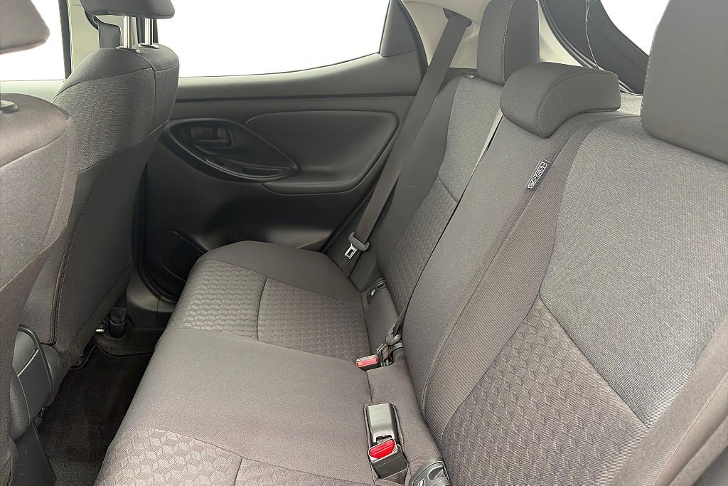 Vehicle Image 16