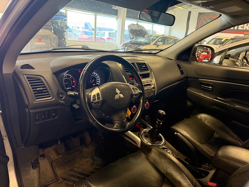 Vehicle Image 11