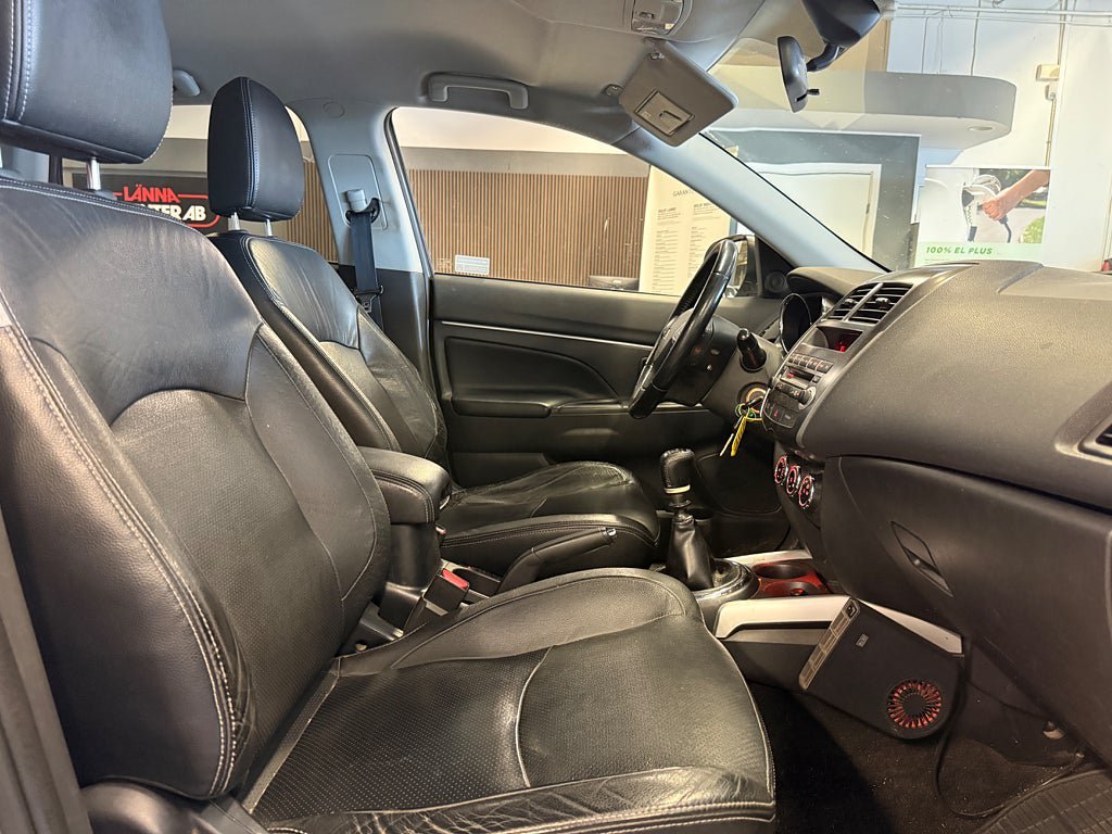 Vehicle Image 12