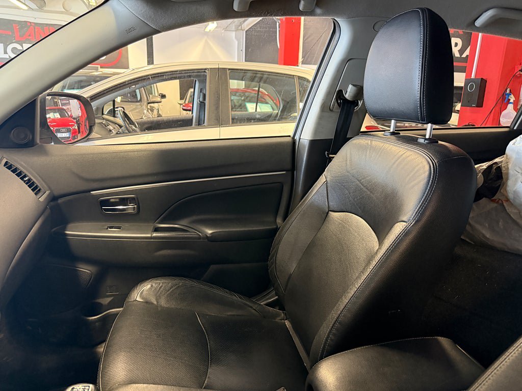 Vehicle Image 13