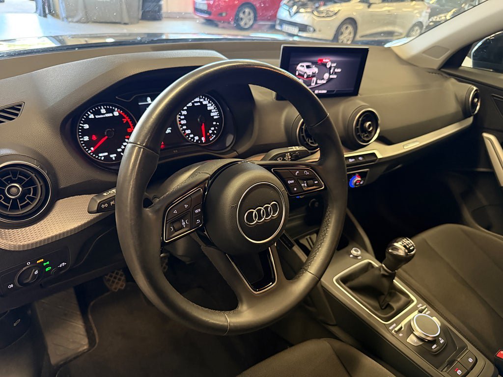 Vehicle Image 12