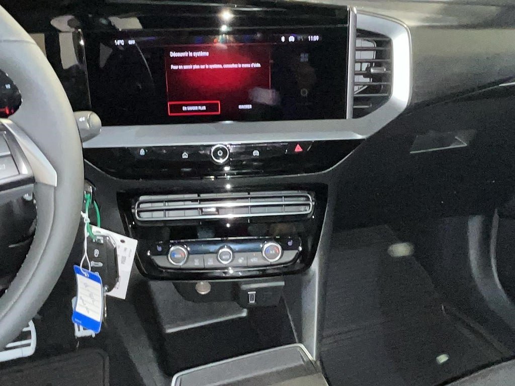 Vehicle Image 25