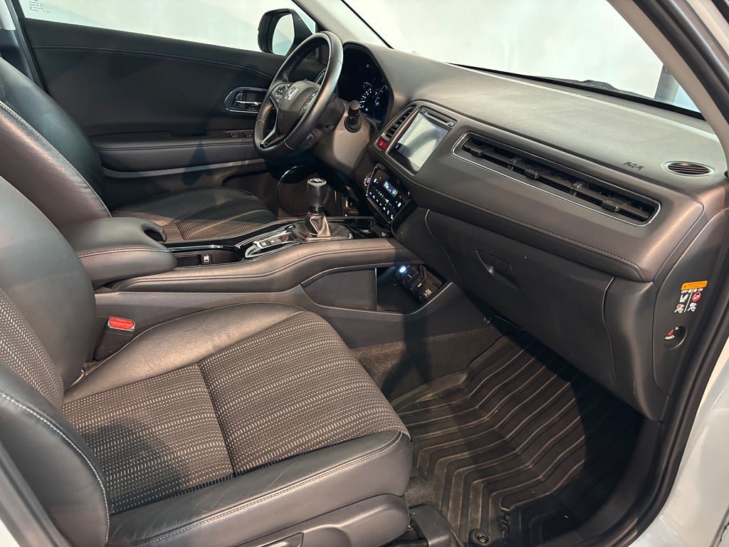 Vehicle Image 11