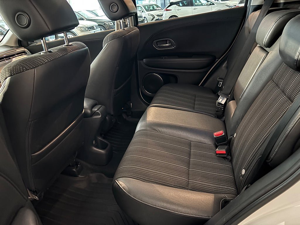 Vehicle Image 13
