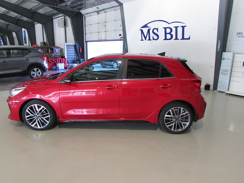 Vehicle Image 8