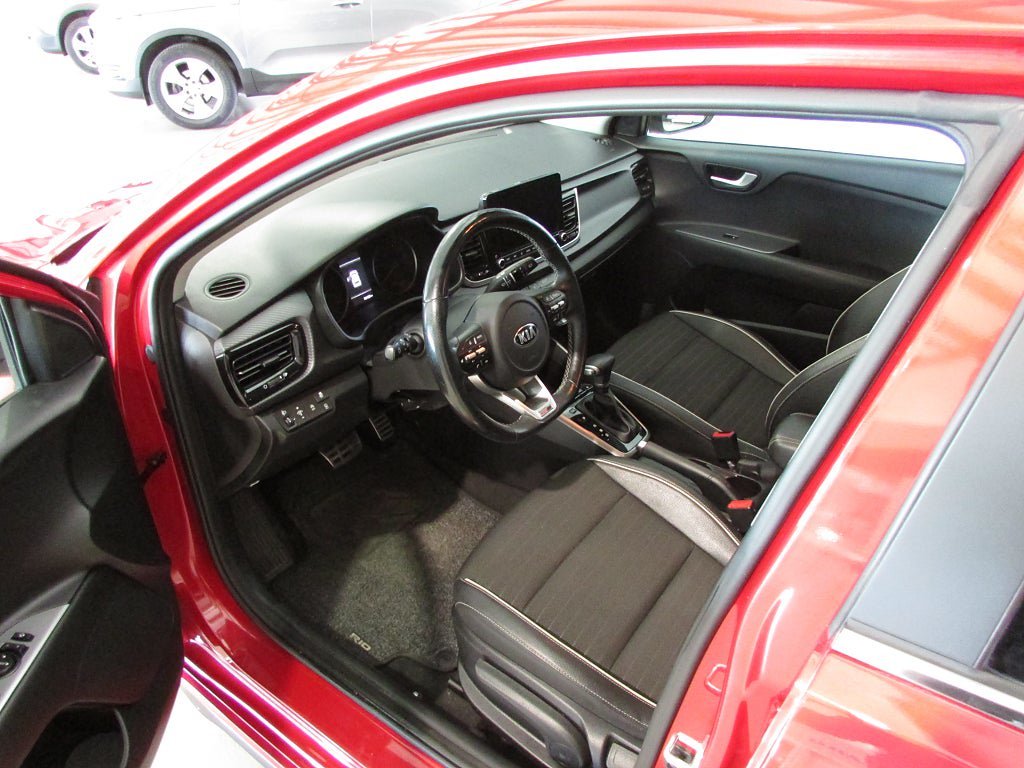 Vehicle Image 9