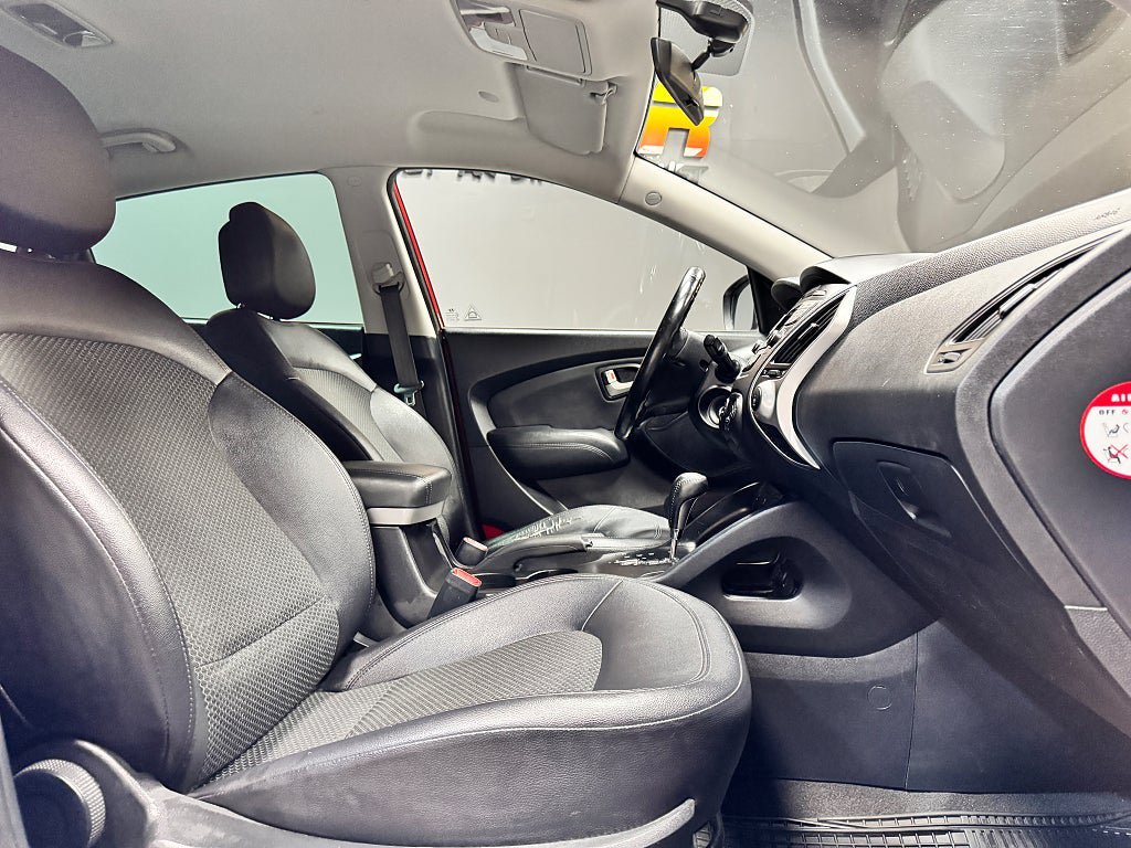Vehicle Image 9