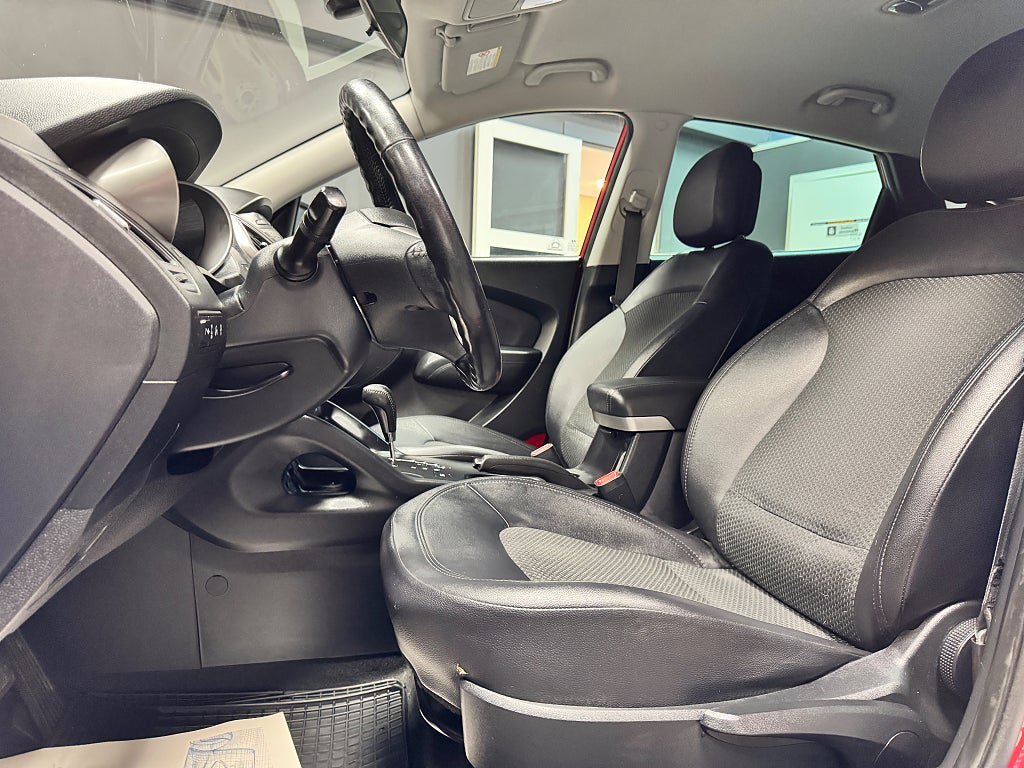 Vehicle Image 11