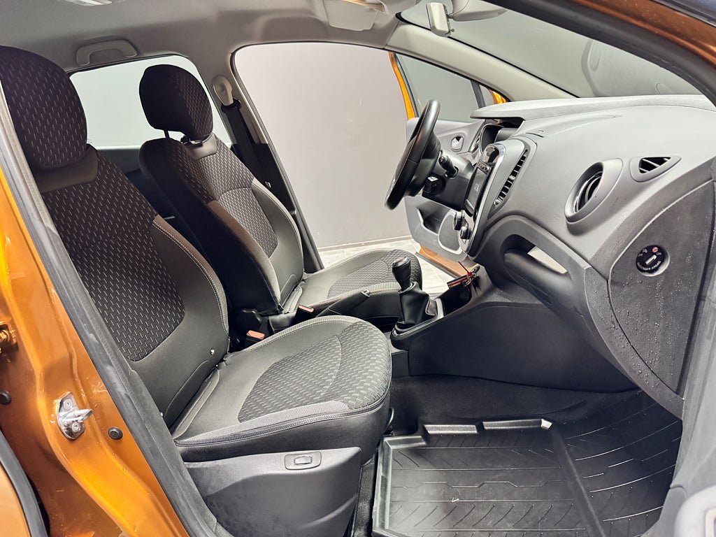 Vehicle Image 8