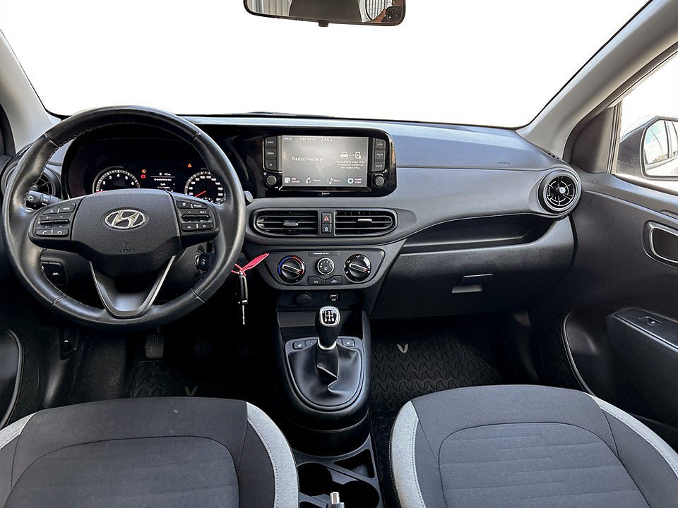 Vehicle Image 6