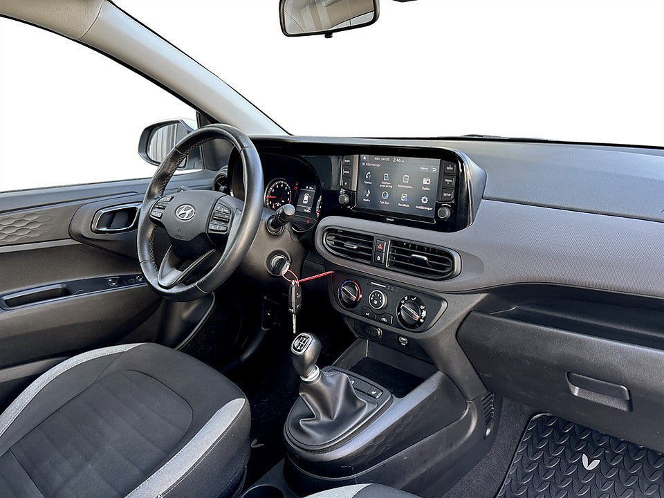 Vehicle Image 11