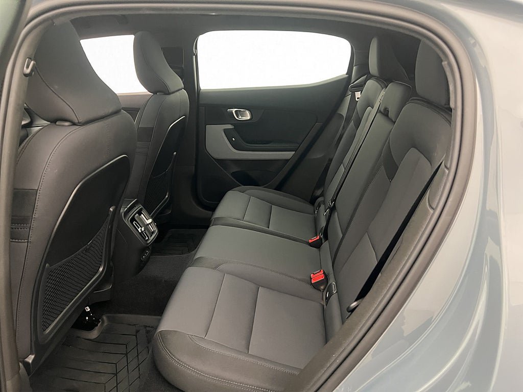 Vehicle Image 26